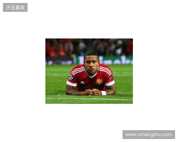 队长风范,曼联落后时B费利用肖疗伤时间来回指导大部分队友